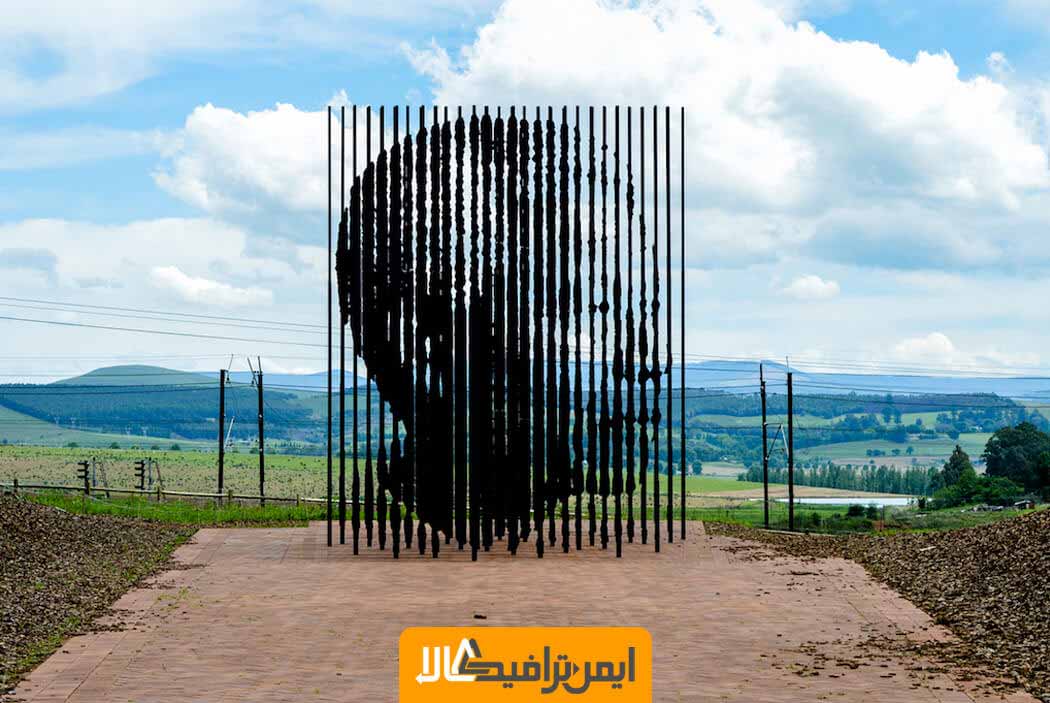 مجسمه ای زیبا از نلسون ماندلا